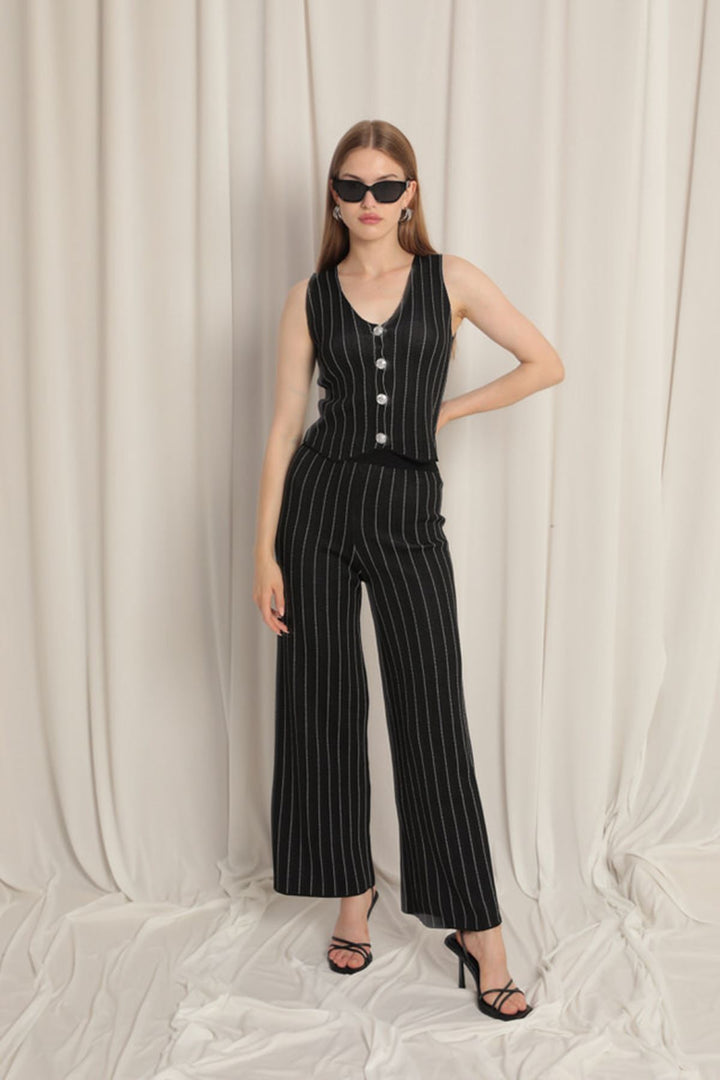 KKT Knitted Fabric Vest Women's Black Suit - San Baudilio de Llobregat