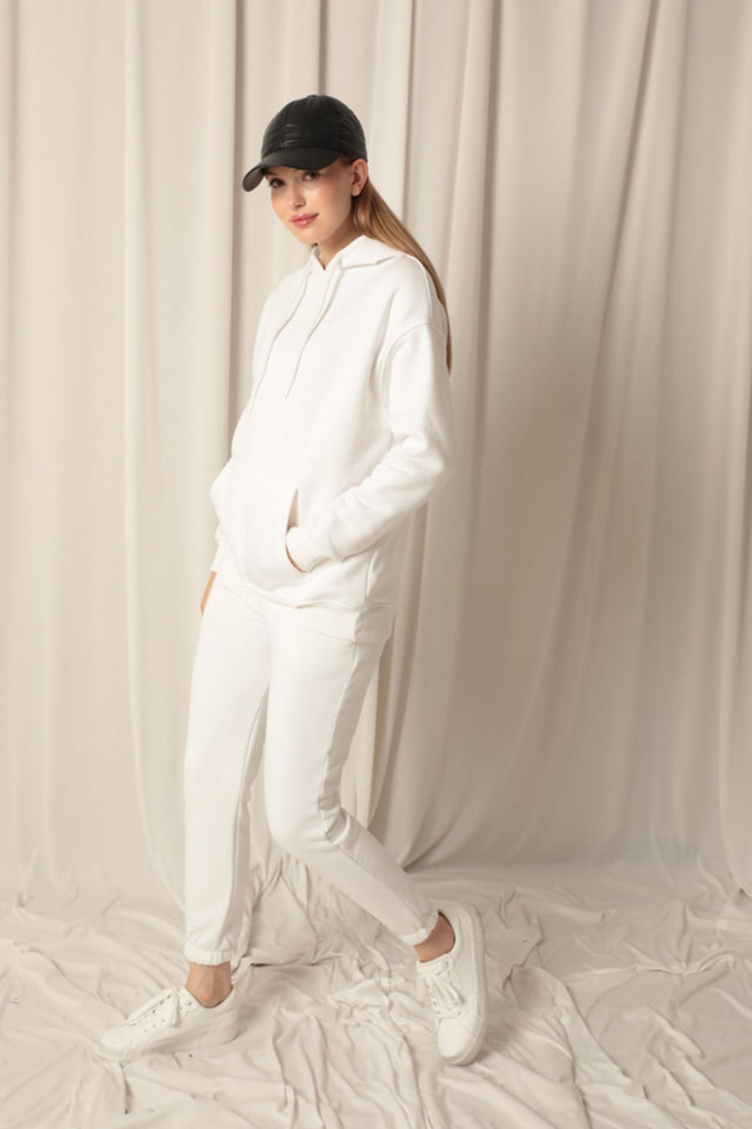 KKT Three Yarn Fabric Kangaroo Pocket Hooded Women's Ecru Sweat - Collado-Villalba
