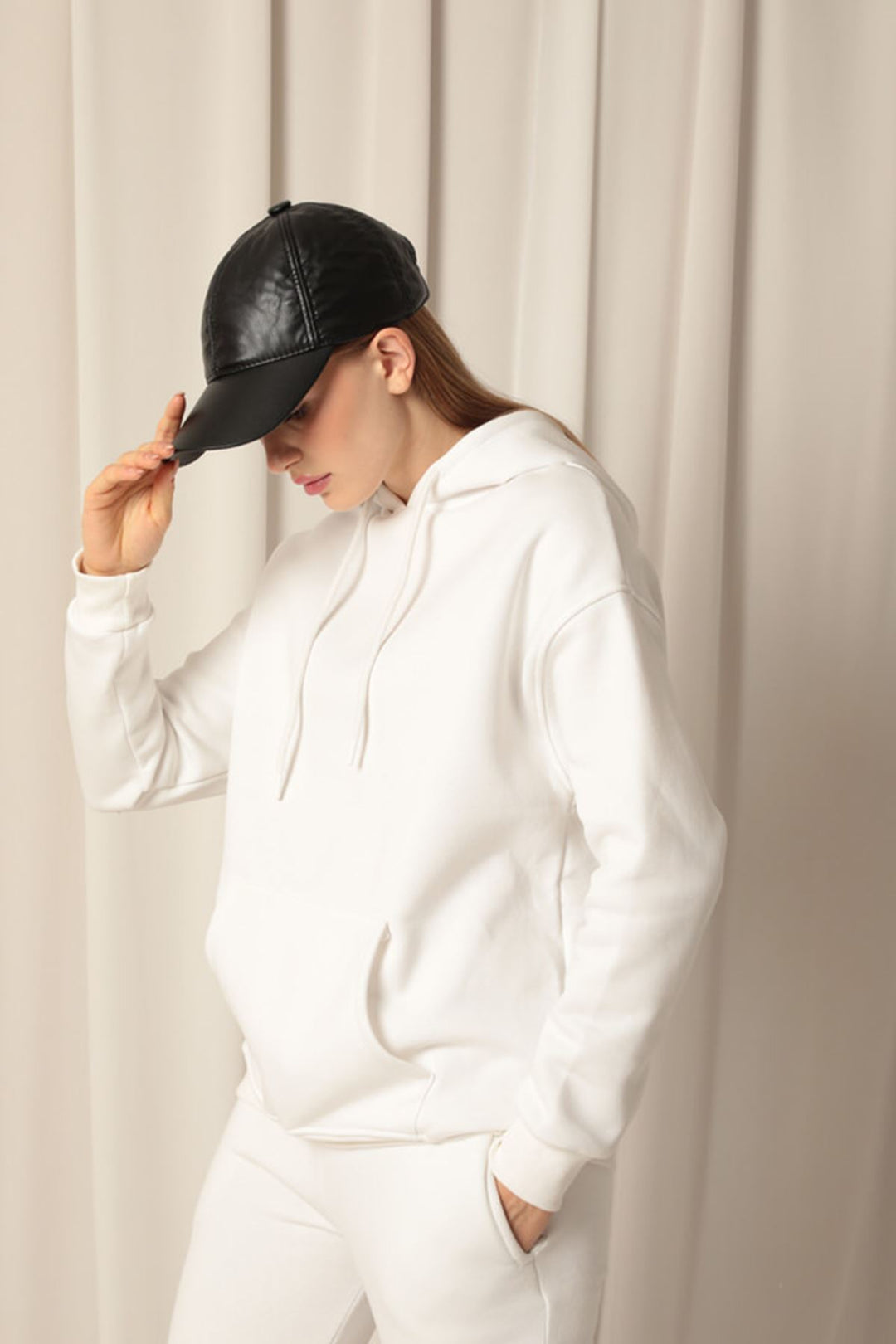 KKT Three Yarn Fabric Kangaroo Pocket Hooded Women's Ecru Sweat - Collado-Villalba
