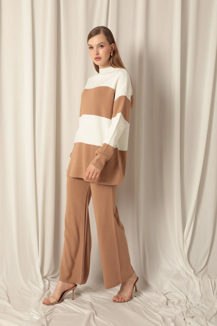 KKT Knitwear Fabric Women's Camel Suit - Colmenar Viejo