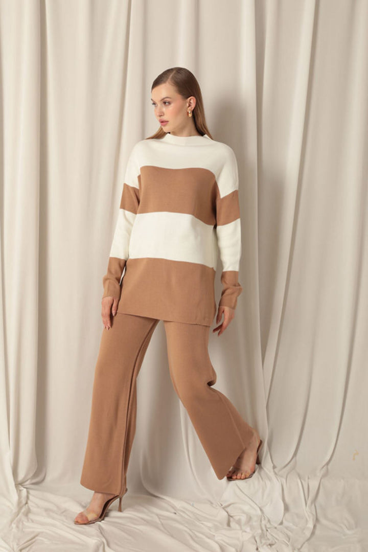 KKT Knitwear Fabric Women's Camel Suit - Colmenar Viejo