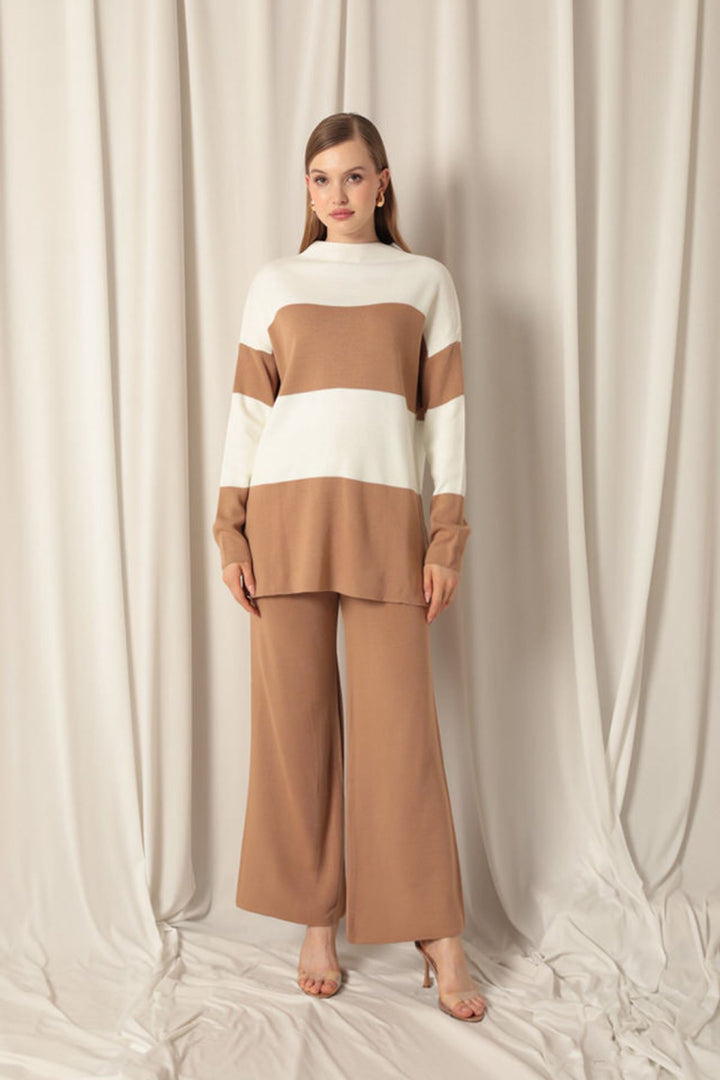 KKT Knitwear Fabric Women's Camel Suit - Colmenar Viejo