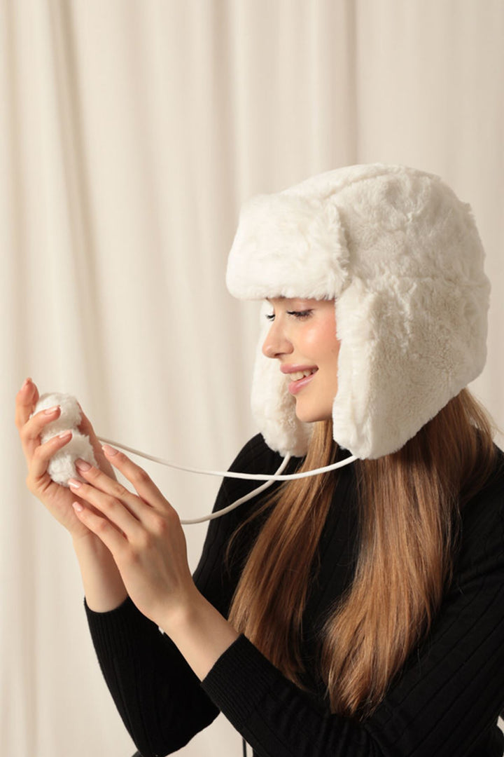 KKT Furry Women's White Pilot Hat - Bourges