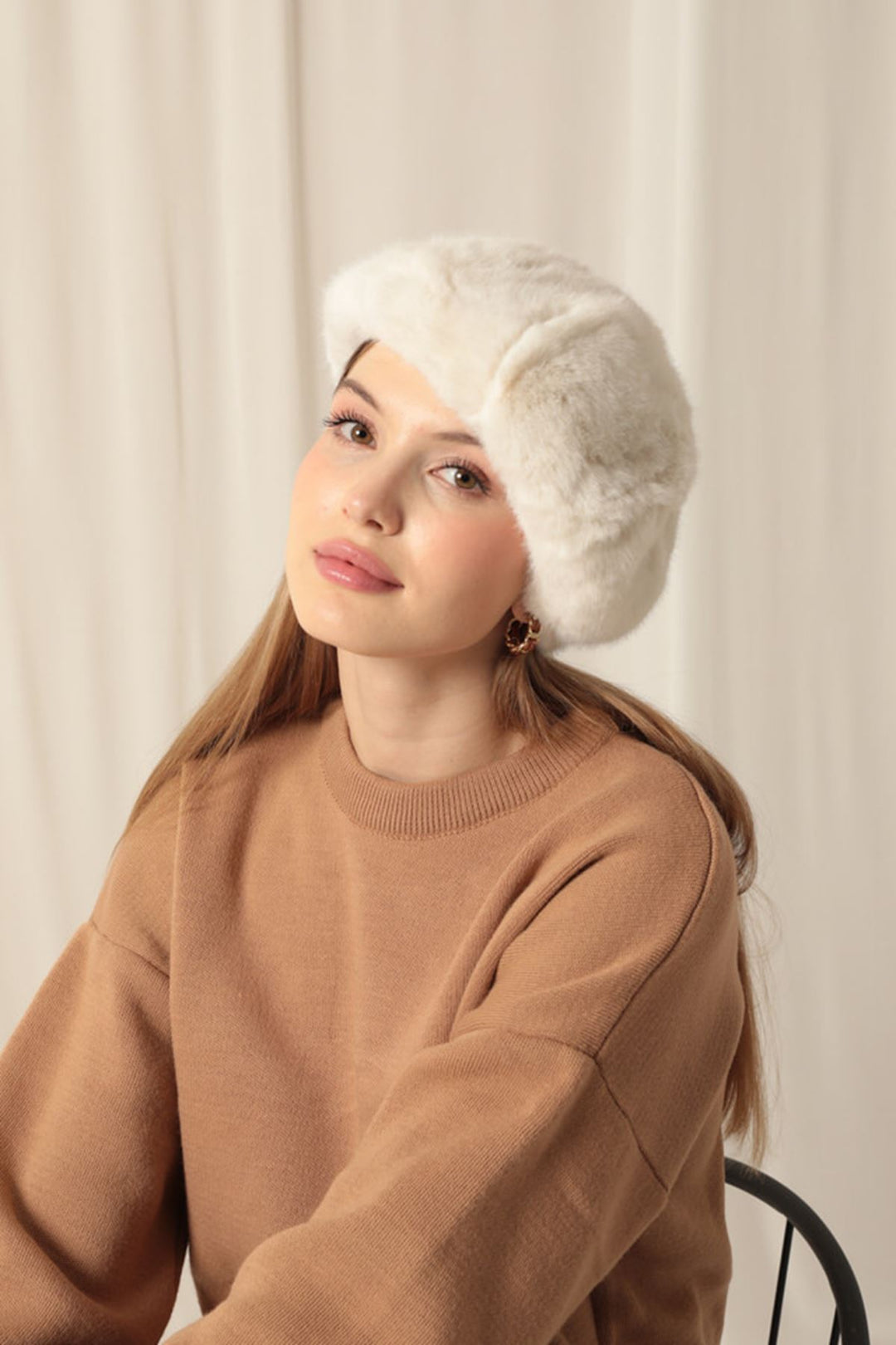 KKT Plush Women's Ecru Painter Beret - Victoriaville