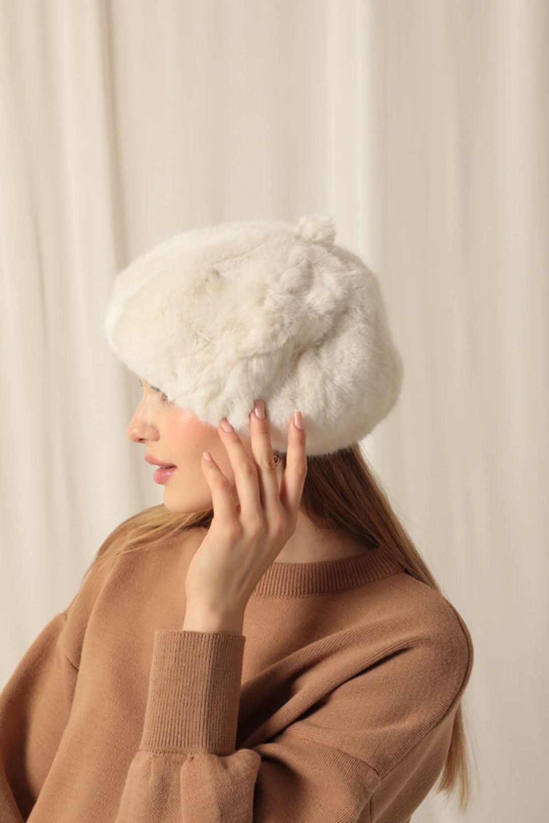 KKT Plush Women's Ecru Painter Beret - Victoriaville