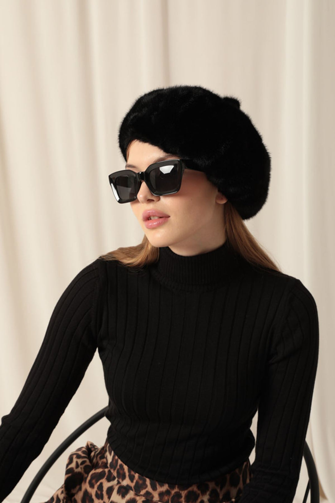 KKT Plush Women's Black Painter Beret - Târgovişte