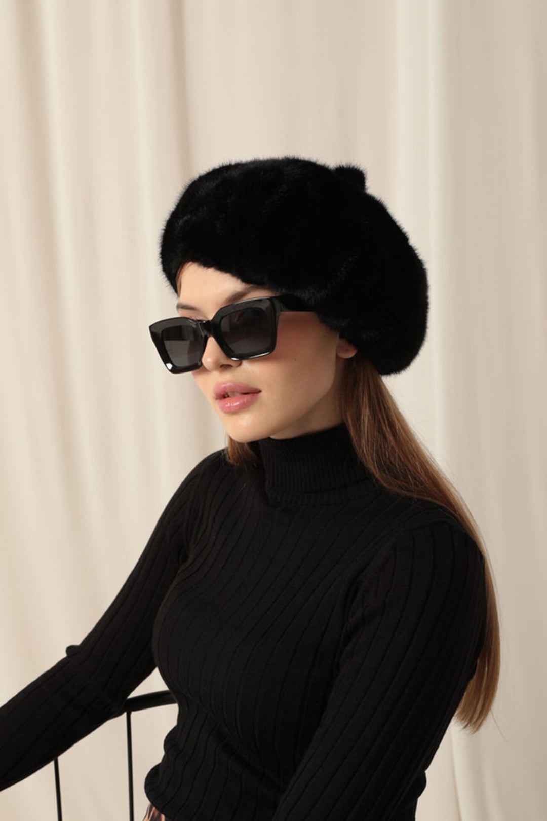 KKT Plush Women's Black Painter Beret - Târgovişte
