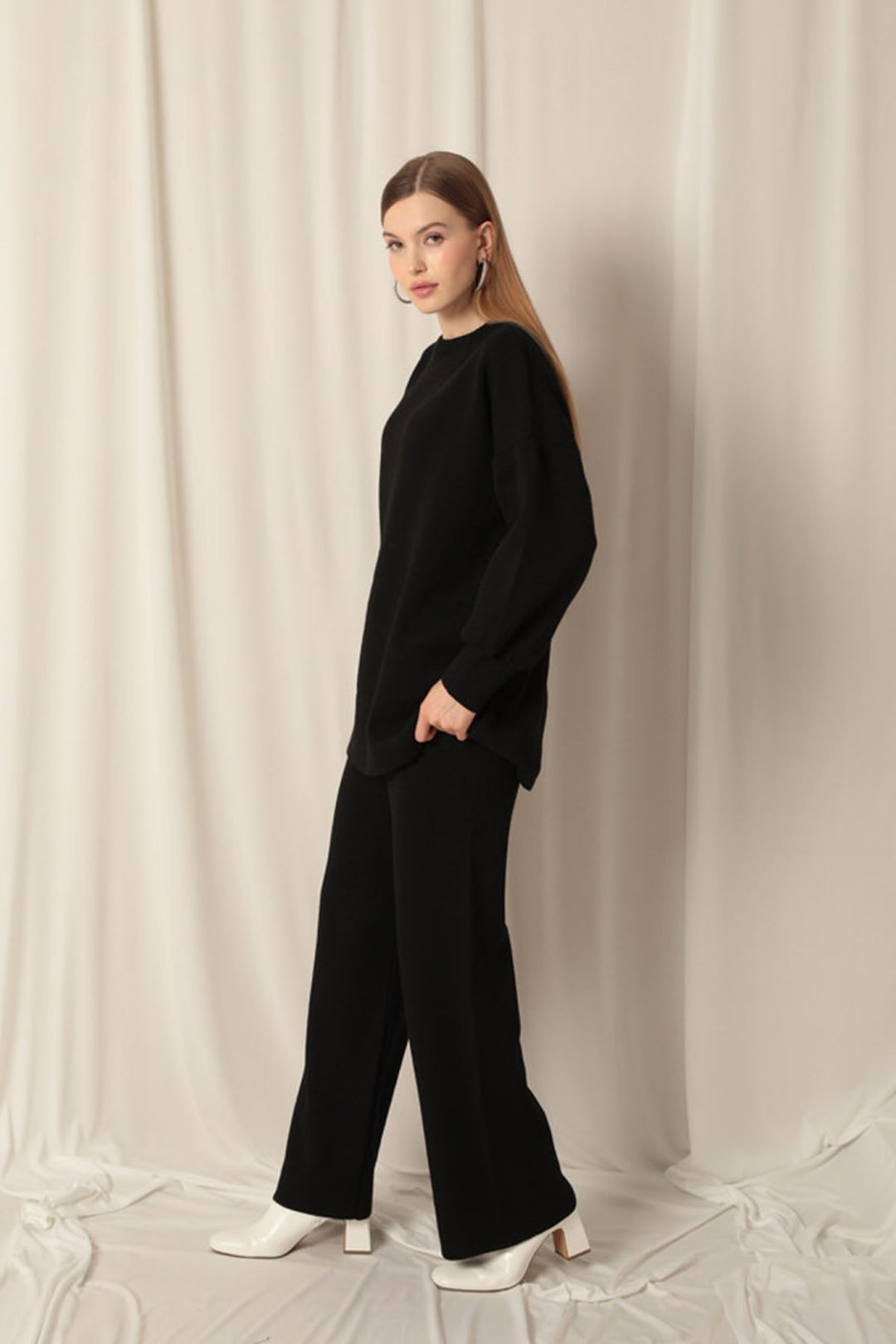 KKT Knitwear Fabric Crew Neck Women's Black Suit - Kamianske