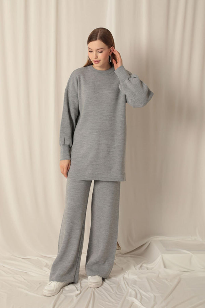 KKT Knitwear Fabric Crew Neck Women's Gray Suit - Farmington Hills