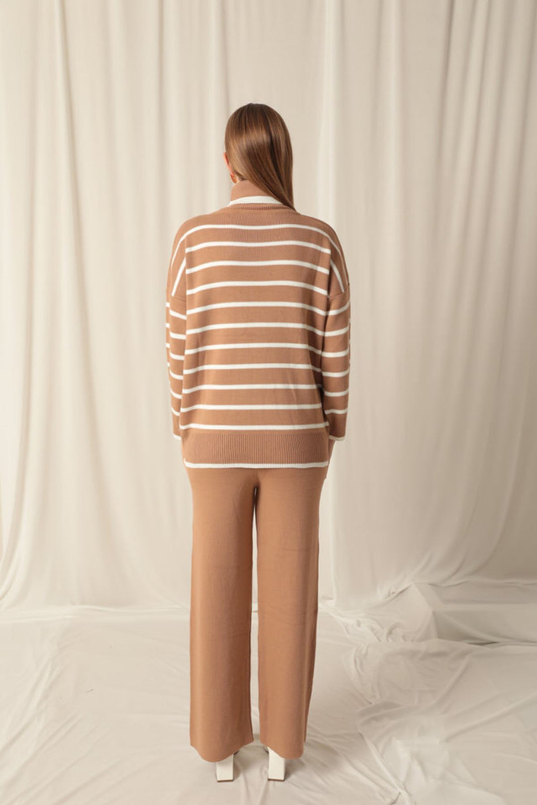 KKT Knitwear Fabric Women's Camel Suit - Nicolás Romero