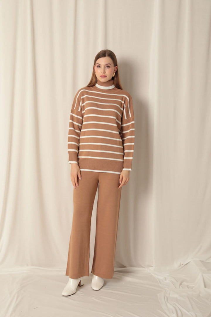 KKT Knitwear Fabric Women's Camel Suit - Nicolás Romero