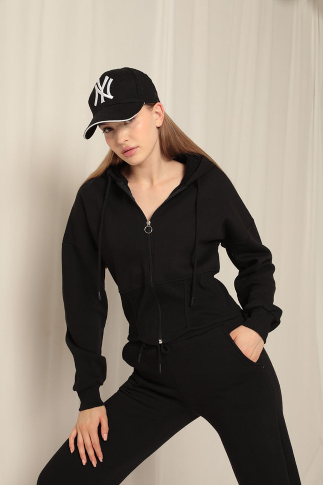 KKT Three Thread Fabric Zippered Women's Black Suit - Sahuayo de Morelos