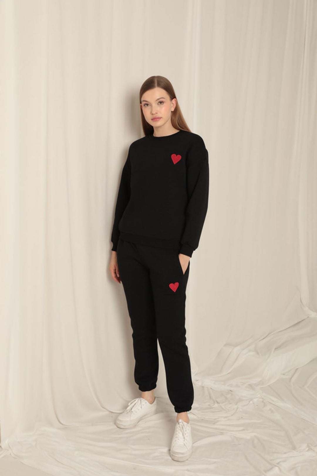 KKT Three Thread Fabric Heart Embroidery Women's Black Suit - Peine