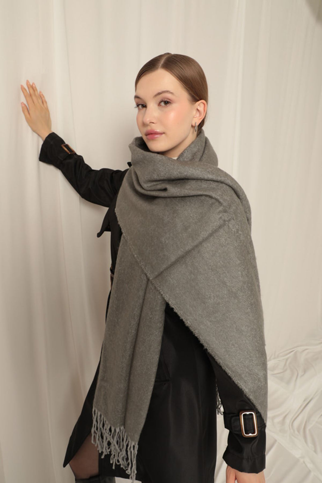 KKT Women's Thick Plain Boucle Dark Gray Shawl - Stockport