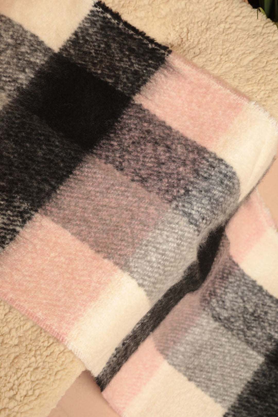 KKT Women's Thick Plaid Boucle Powder/White Shawl - Lauderdale Lakes