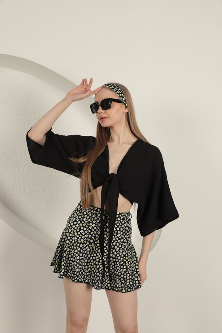 KKT Daisy Pattern Short Skirt-Black - Courbevoic