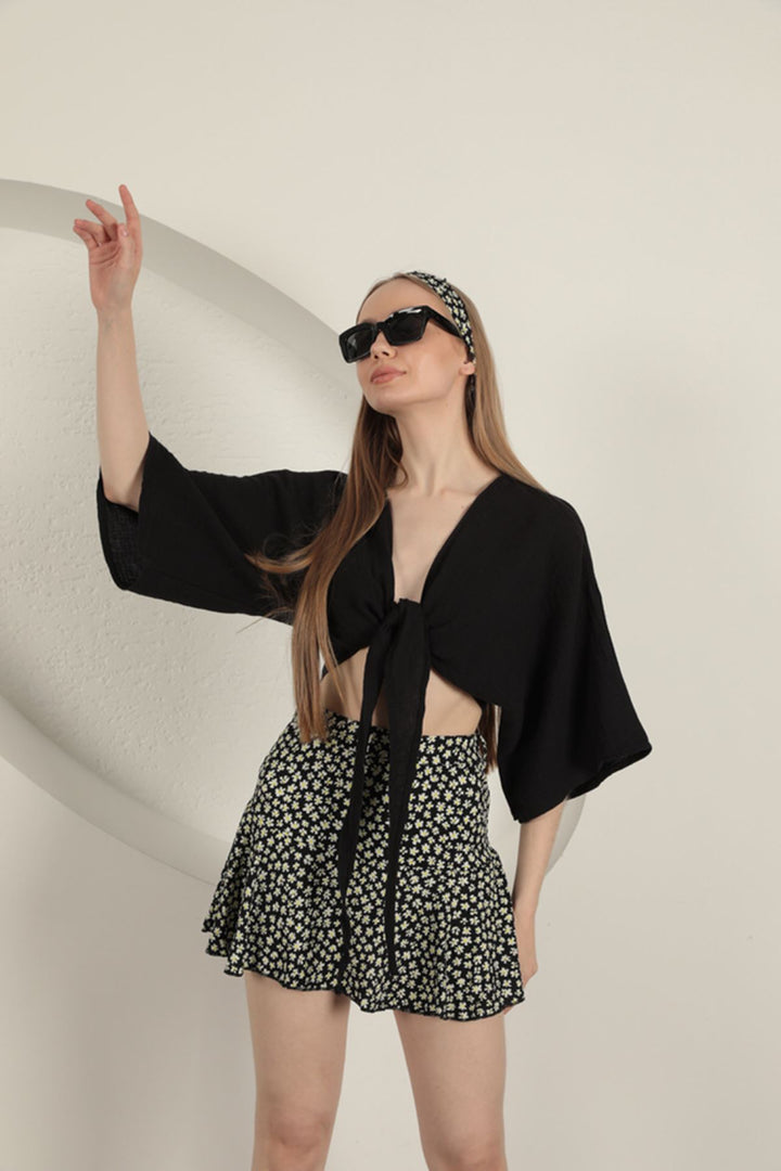 KKT Daisy Pattern Short Skirt-Black - Courbevoic