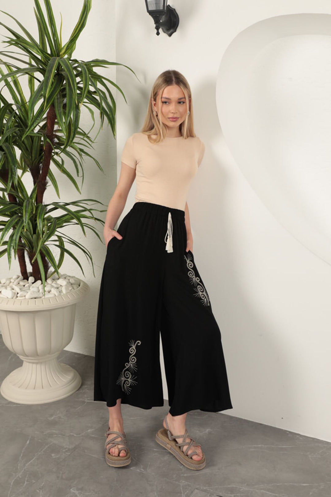 KKT Viscose Fabric Embroidered Women's Trousers-Black - Yuzhnoukrainsk