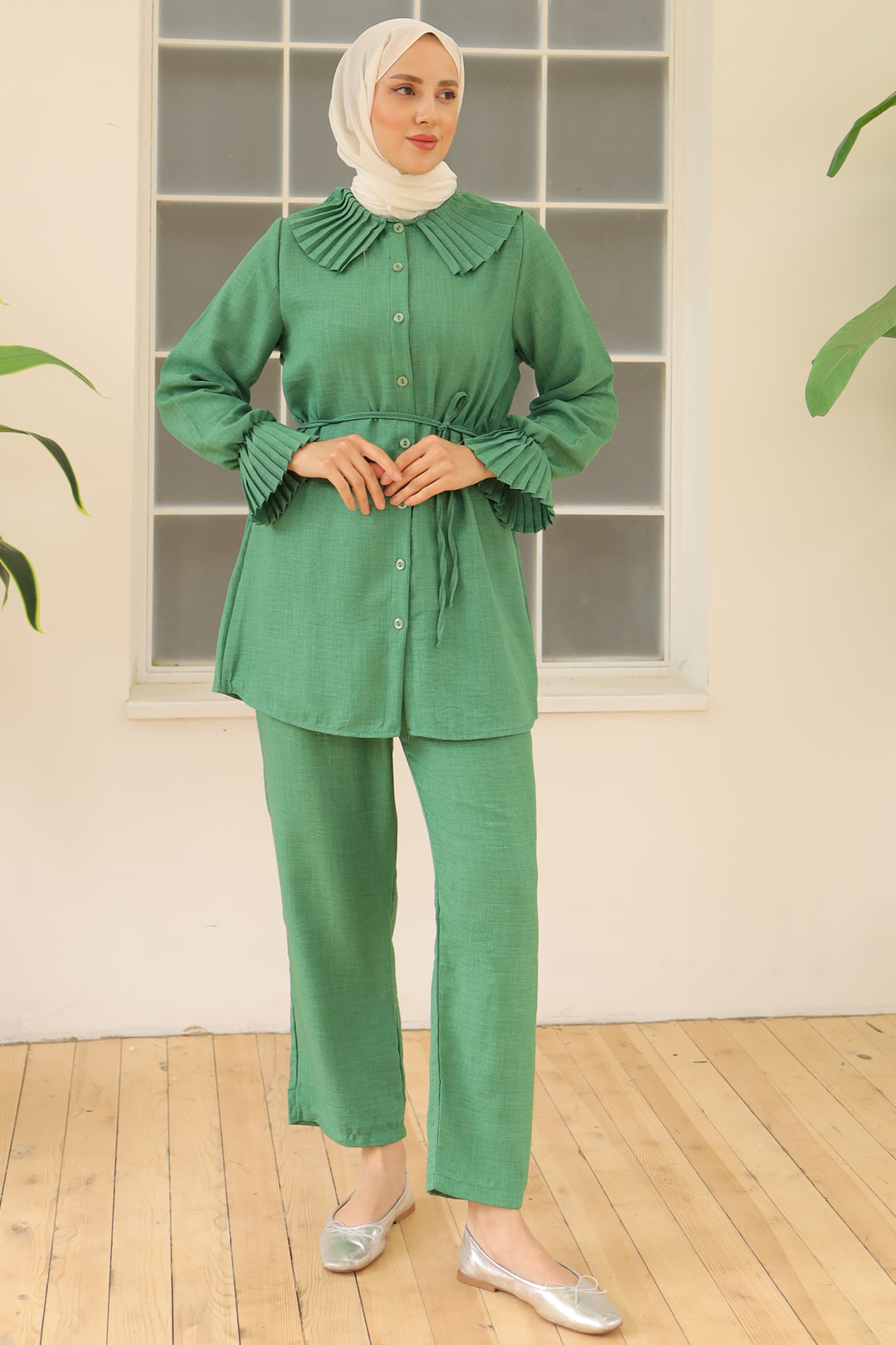 BNG Women Green Linen Suit with Pleated Collar and Sleeves - Clermont