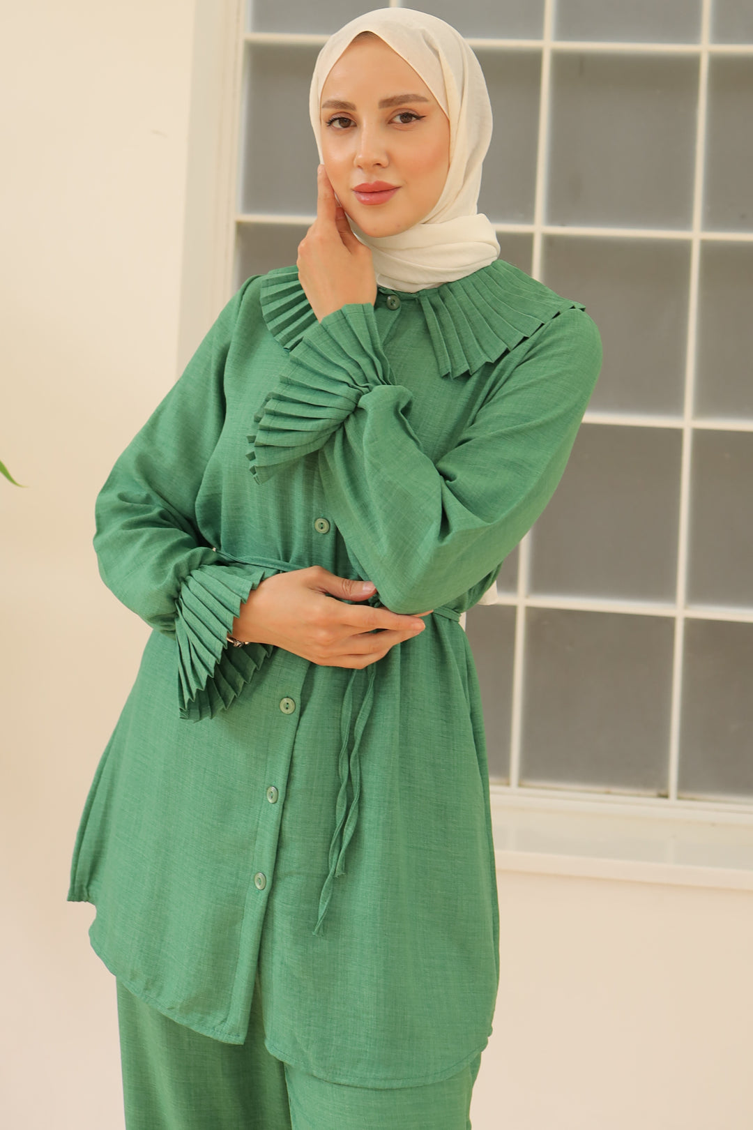 BNG Women Green Linen Suit with Pleated Collar and Sleeves - Clermont