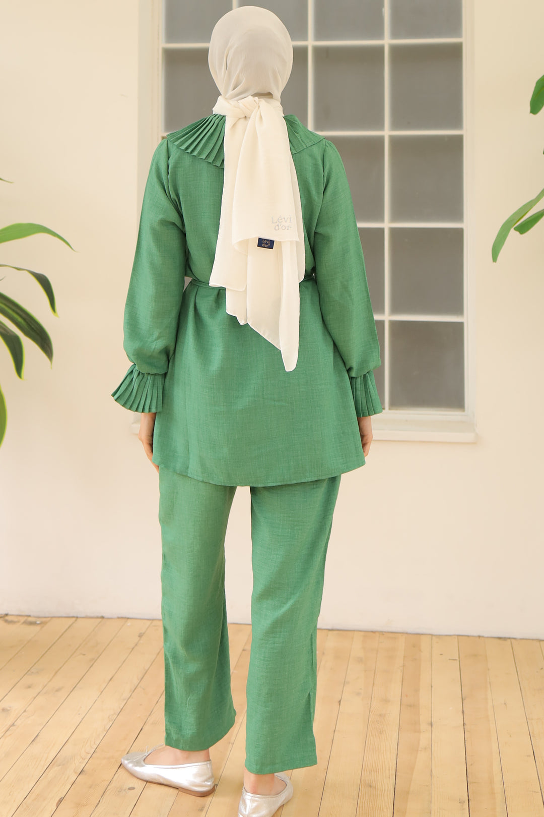 BNG Women Green Linen Suit with Pleated Collar and Sleeves - Clermont