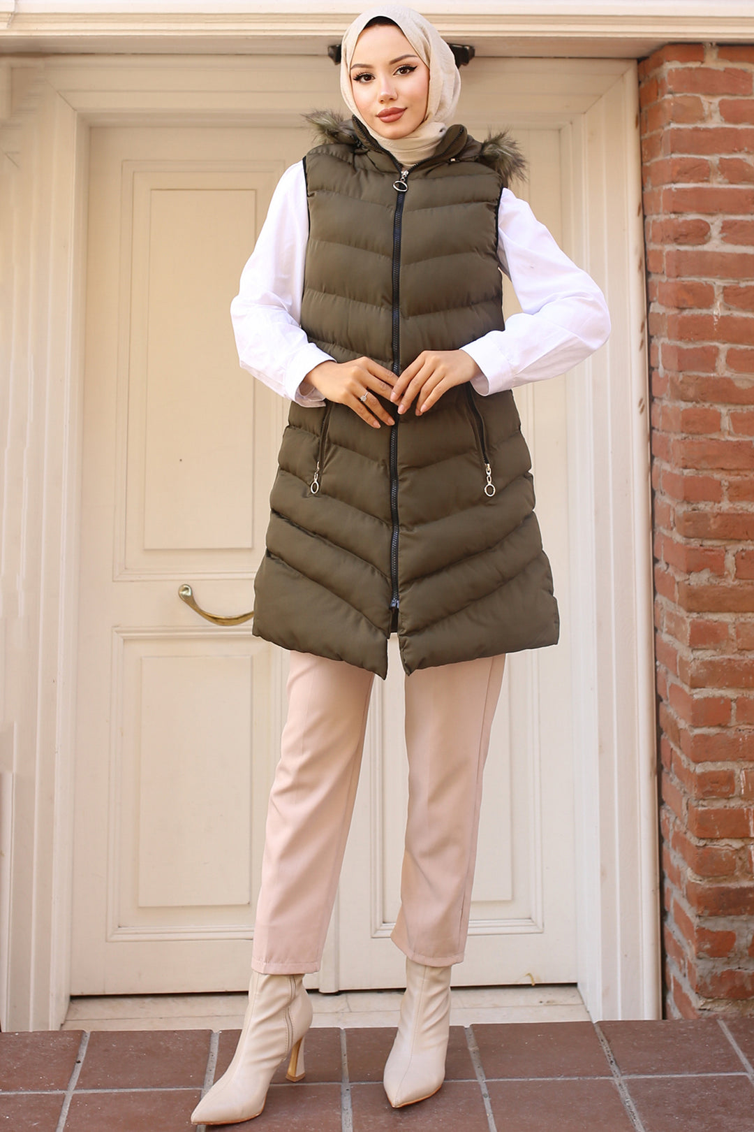 BNG Women Hooded Fur-Lined Puffer Vest Khaki - Plant City