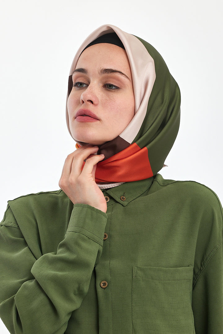 BNG وشاح نسائي منقوش باللون البيج - كليرمونت