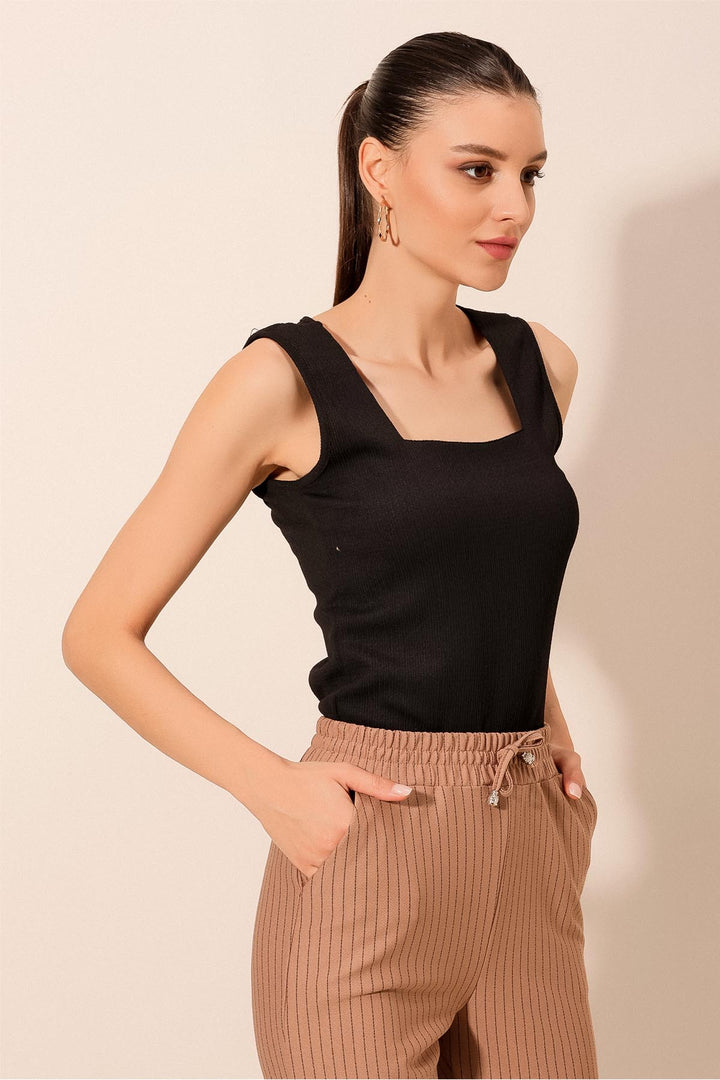 BGD Women Zero Sleeve Knit Blouse - Black - Avondale