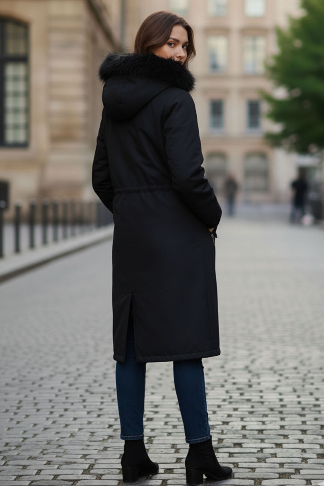 BNG Women Yakası Kürk Detaylı Bondit Kaban O4601 Siyah - Mannheim