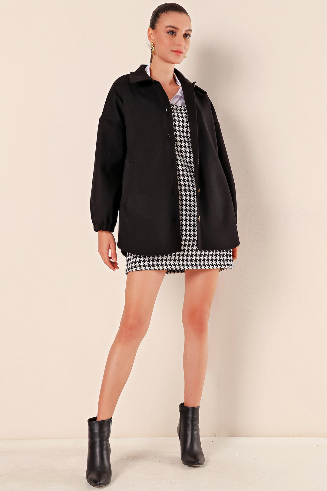 BGD Women Pocket Oversized Shirt - Black - Chelles