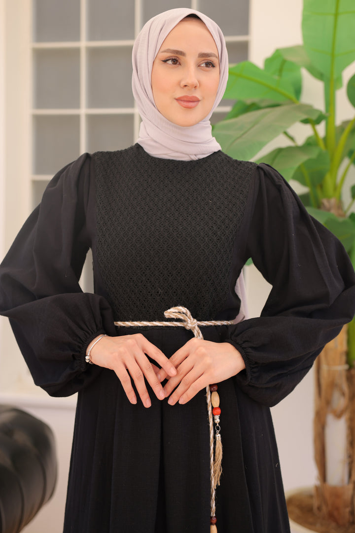 فستان نسائي من الكتان باللون الأسود مع حزام من القش من BNG - كليرمونت
