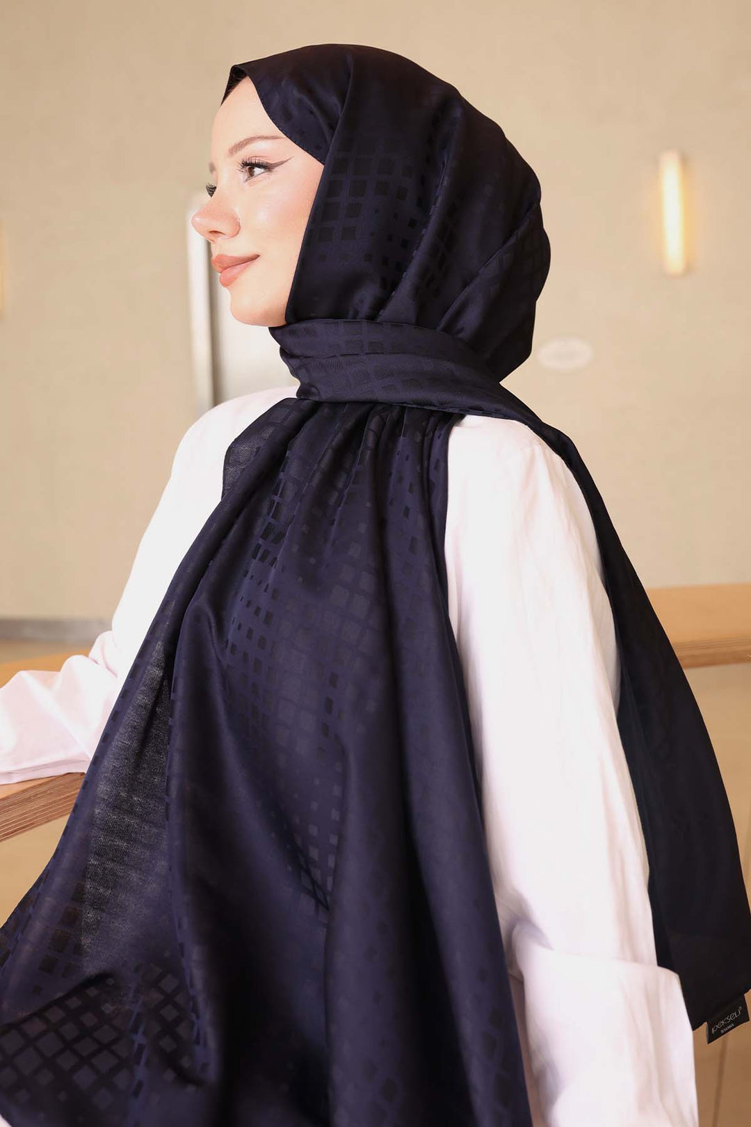 BNG Women Patterned Jacquard Shawl Navy İpk107 - Huddersfield