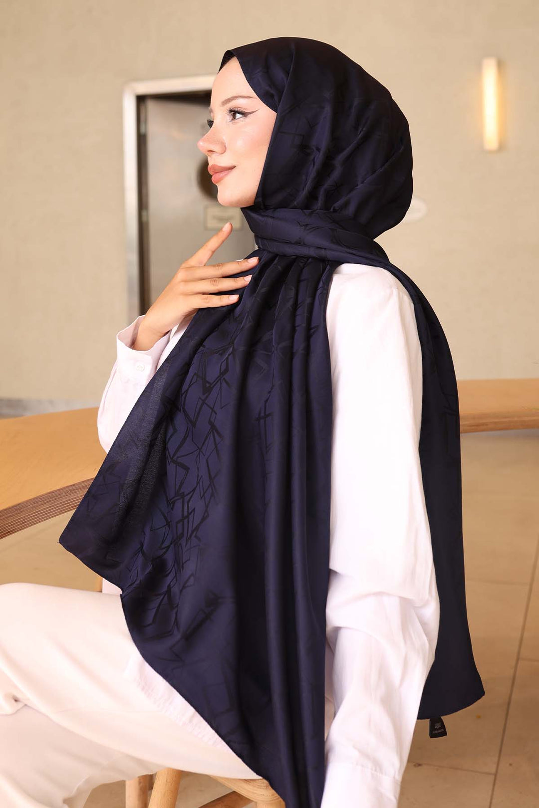 BNG Women Patterned Jacquard Shawl Navy İpk110 - Nantes