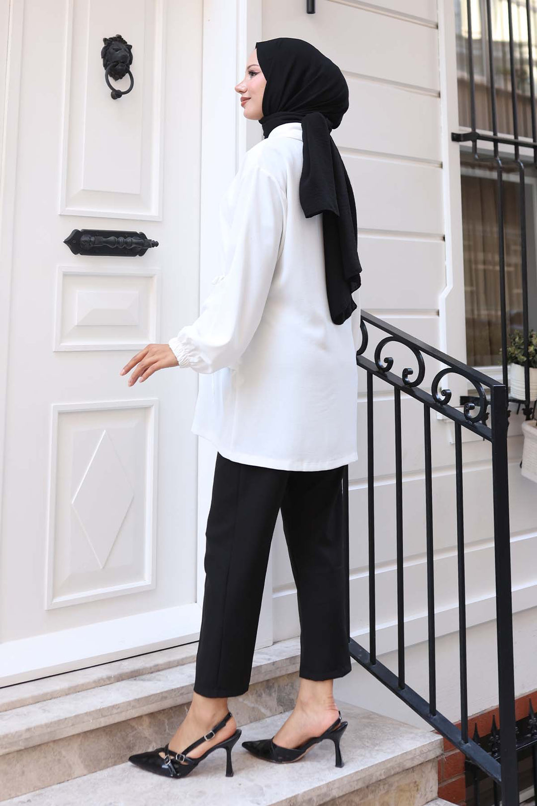 BNG Women Short Waistcoat with Ruffled Zipper White 3243 - Glendale