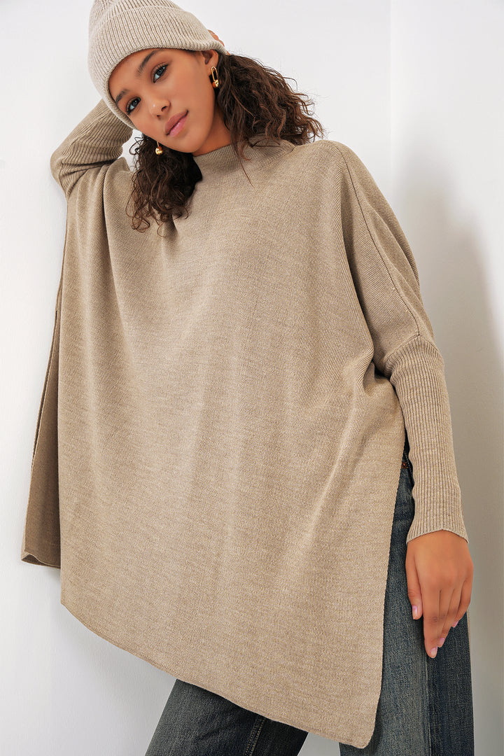 BGD Women Slit Poncho Sweater - Beige - Barcellona-Pozzo di Gotto