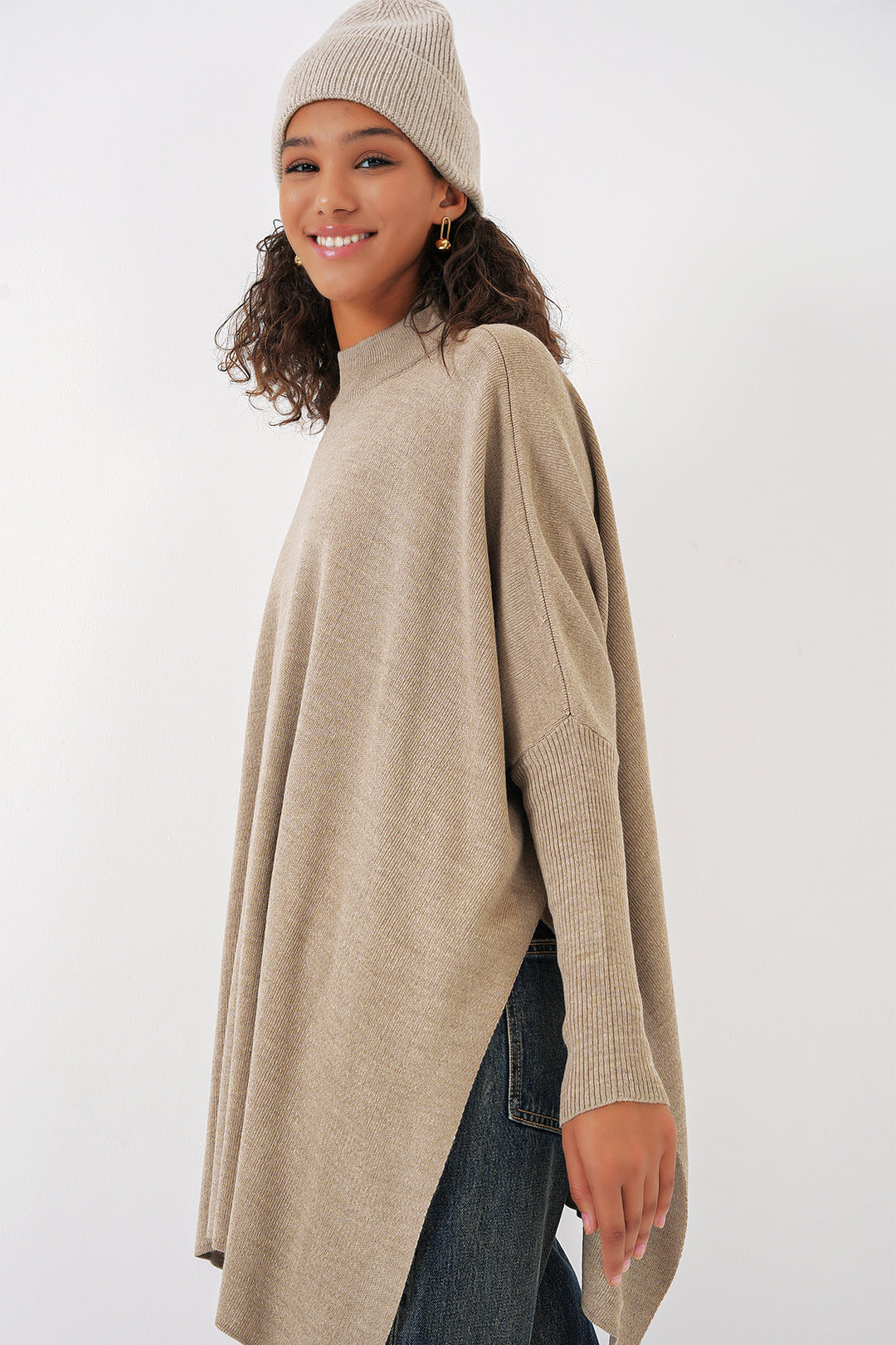 BGD Women Slit Poncho Sweater - Beige - Barcellona-Pozzo di Gotto