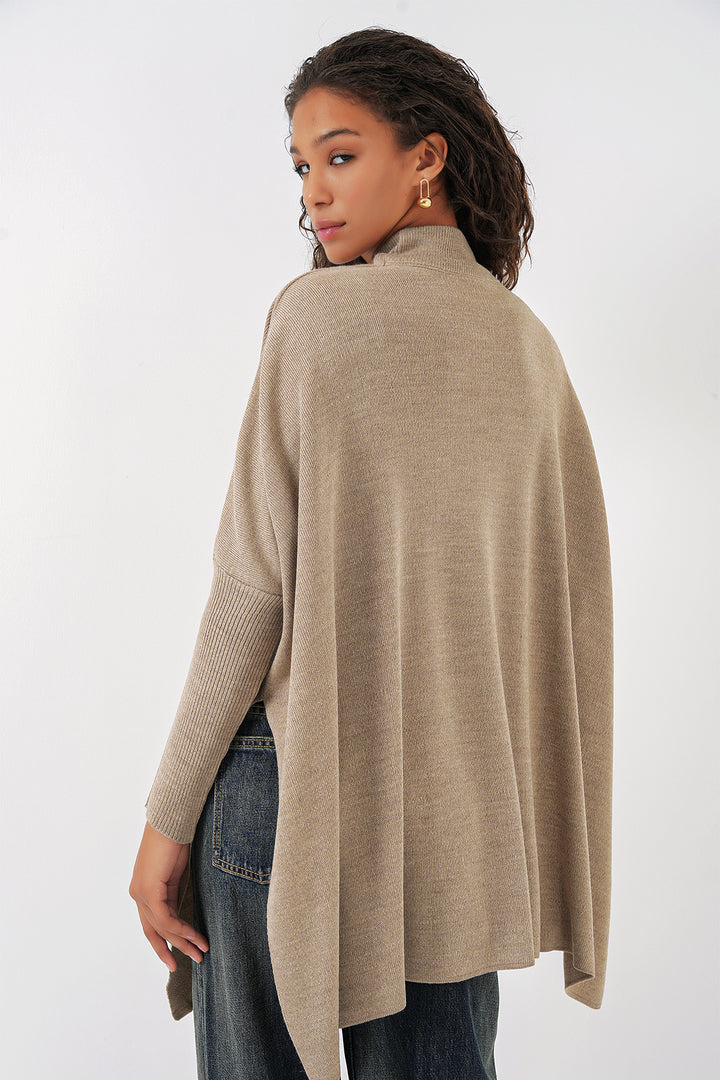 BGD Women Slit Poncho Sweater - Beige - Barcellona-Pozzo di Gotto