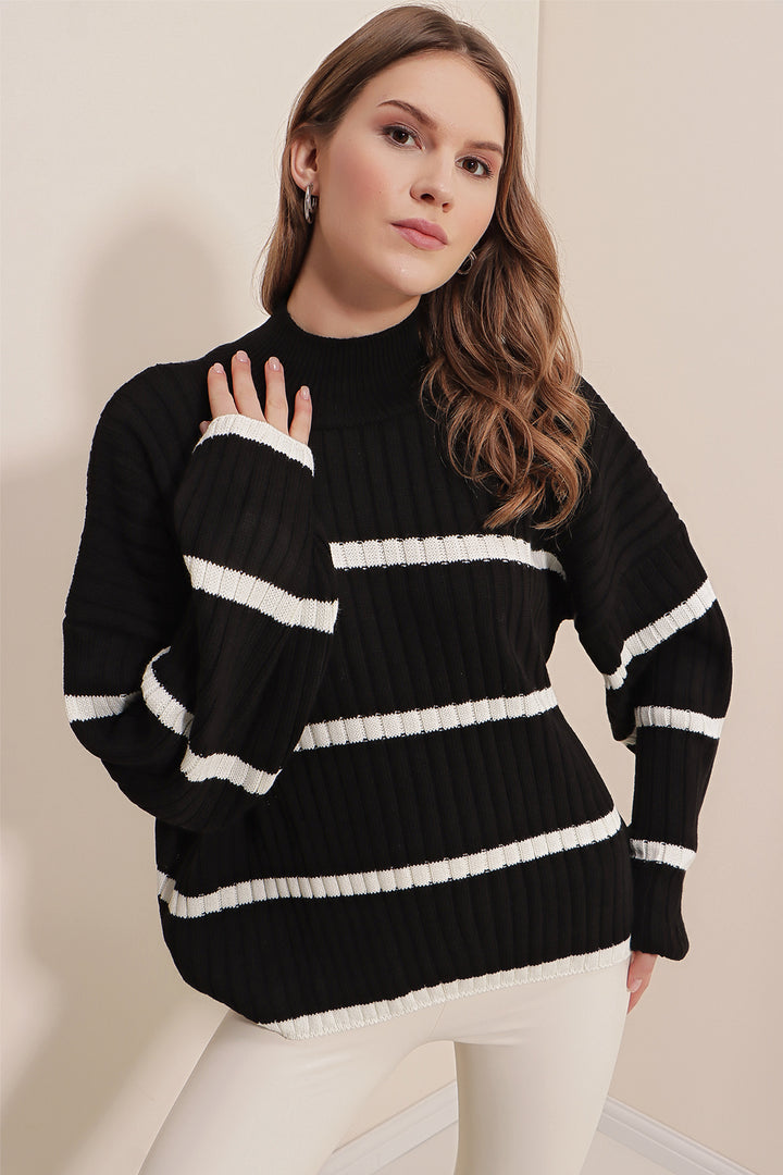 BGD Women Striped Oversized Fisherman's Sweater - Black - Soria