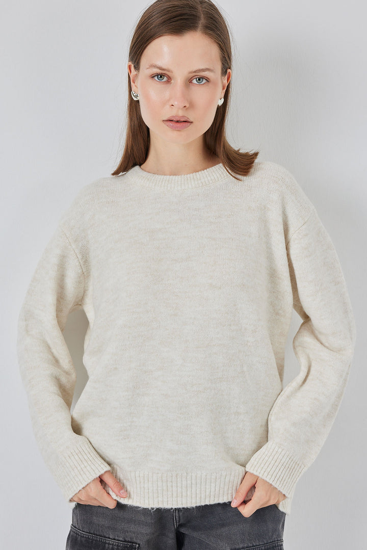 BGD Women Oversized Plain Cream Sweater - Prato