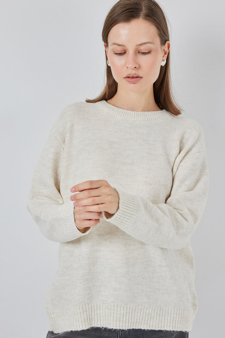 BGD Women Oversized Plain Cream Sweater - Prato