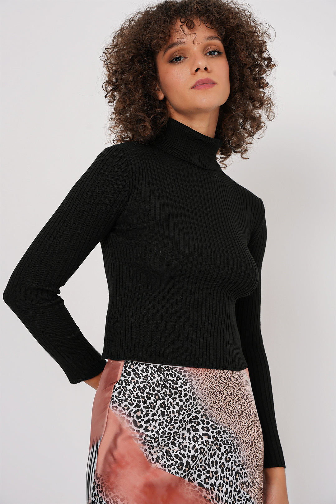 BGD Women Turtleneck Sweater - Black - Pénjamo