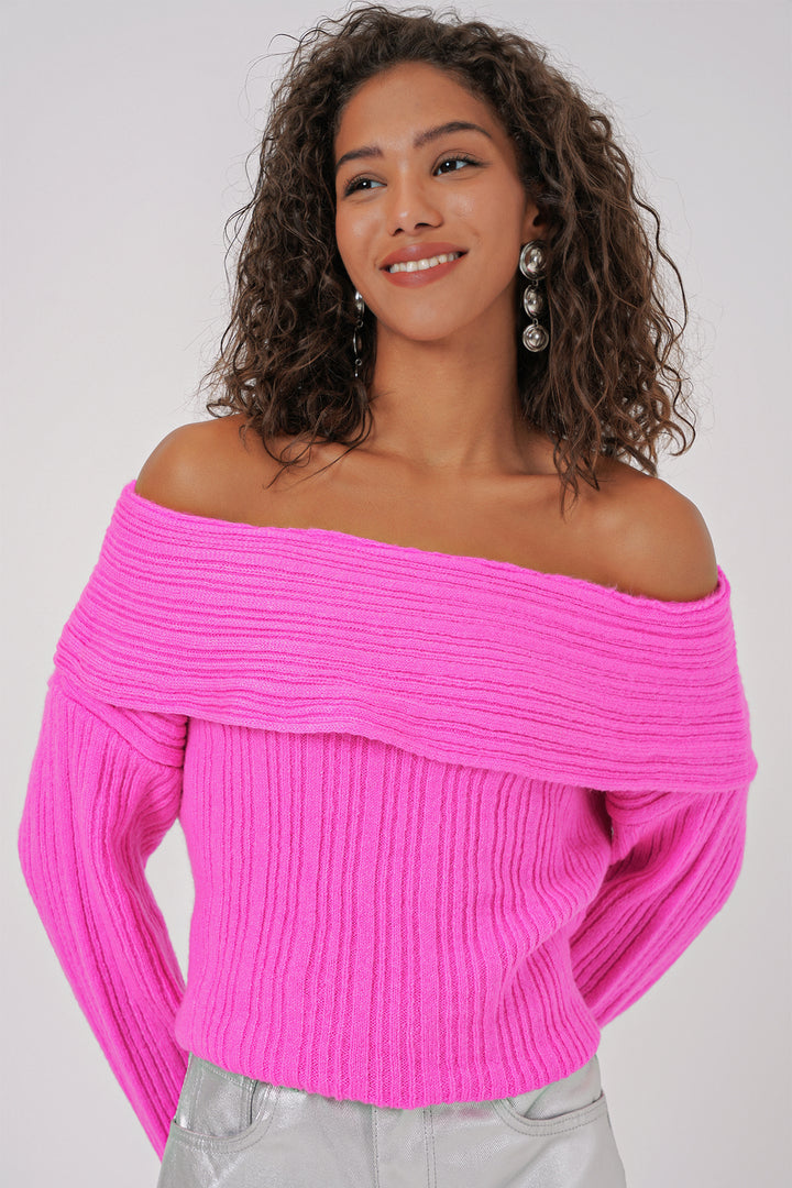 BGD Women Women's Off-Shoulder Oversized Sweater - Pink - Chilón