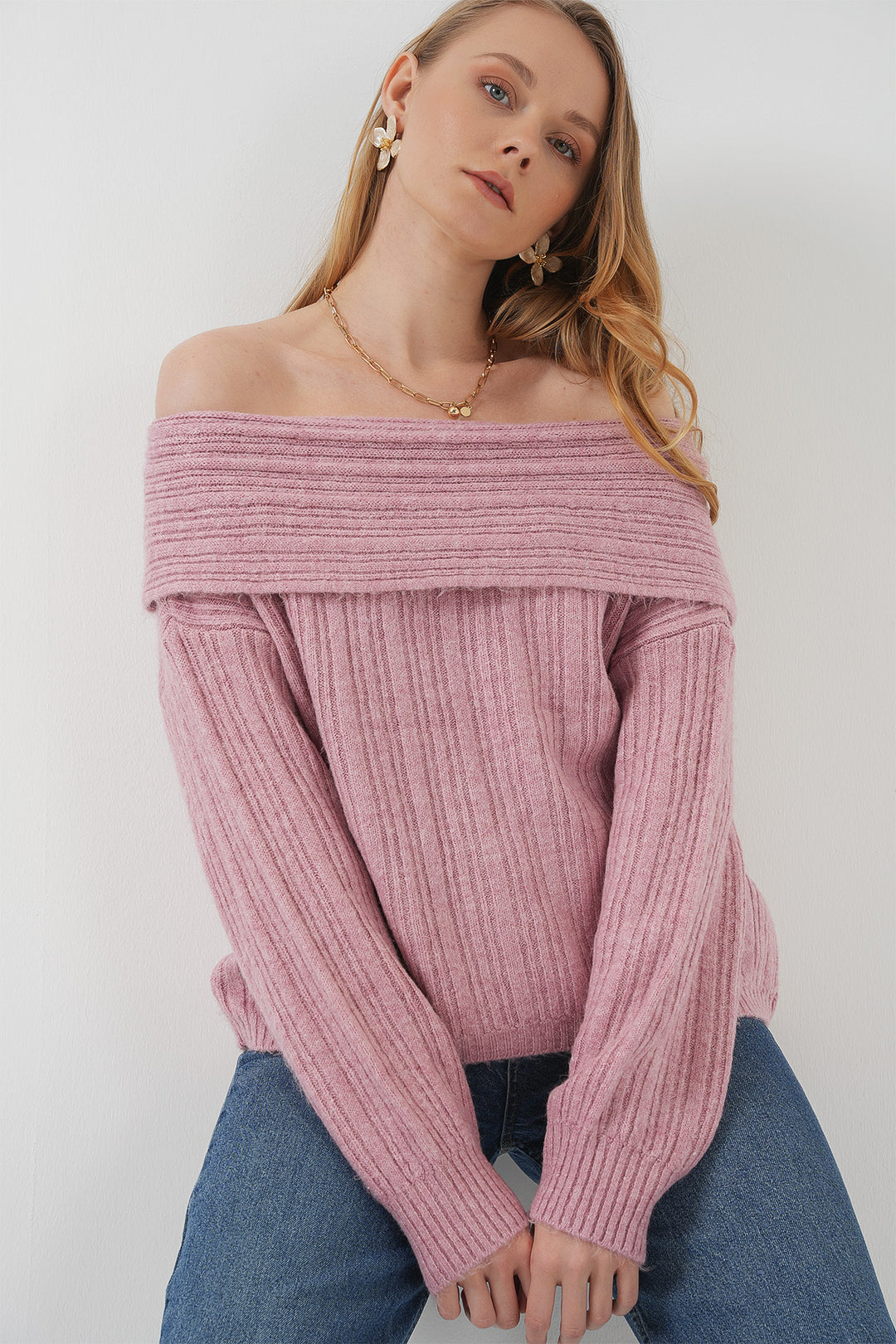BGD Women Women's Off-Shoulder Oversized Sweater - Powder - Ixtaczoquitlán