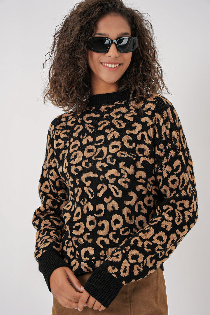 BGD Women Woman Patterned Oversized Sweater - Black - Tlaquepaque
