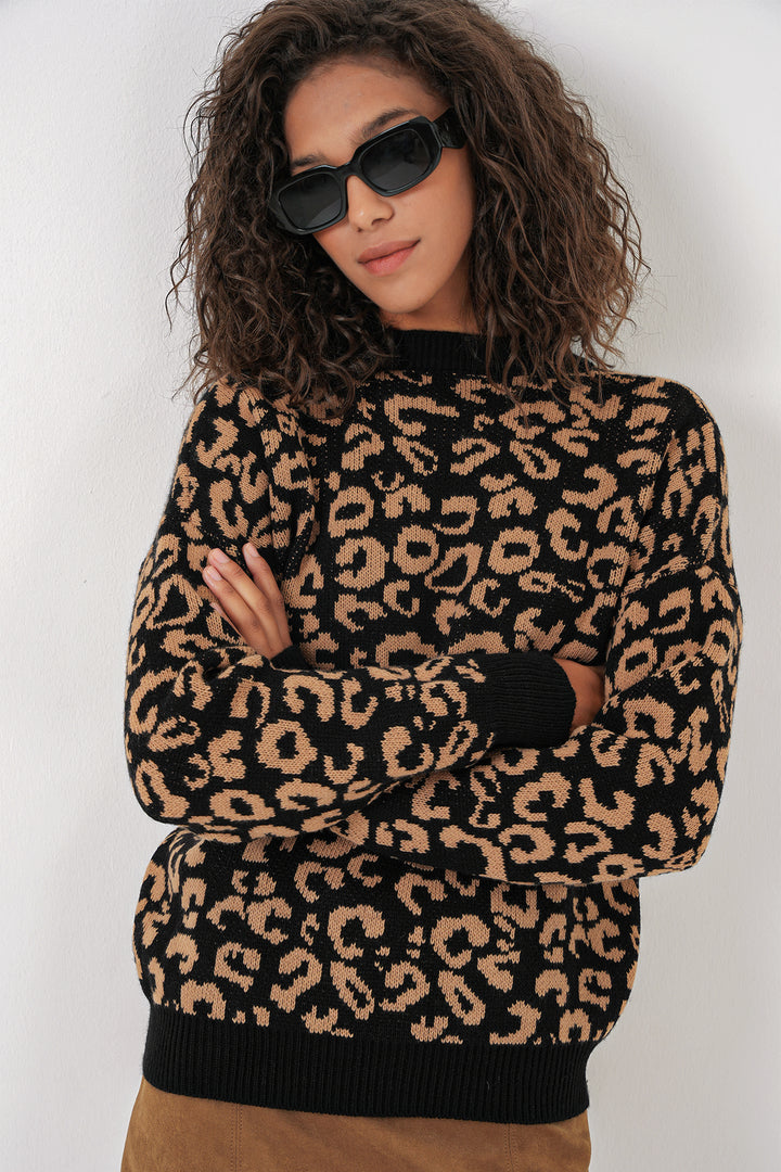 BGD Women Woman Patterned Oversized Sweater - Black - Tlaquepaque