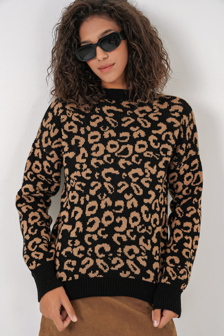 BGD Women Woman Patterned Oversized Sweater - Black - Tlaquepaque