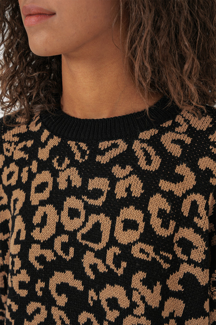 BGD Women Woman Patterned Oversized Sweater - Black - Tlaquepaque