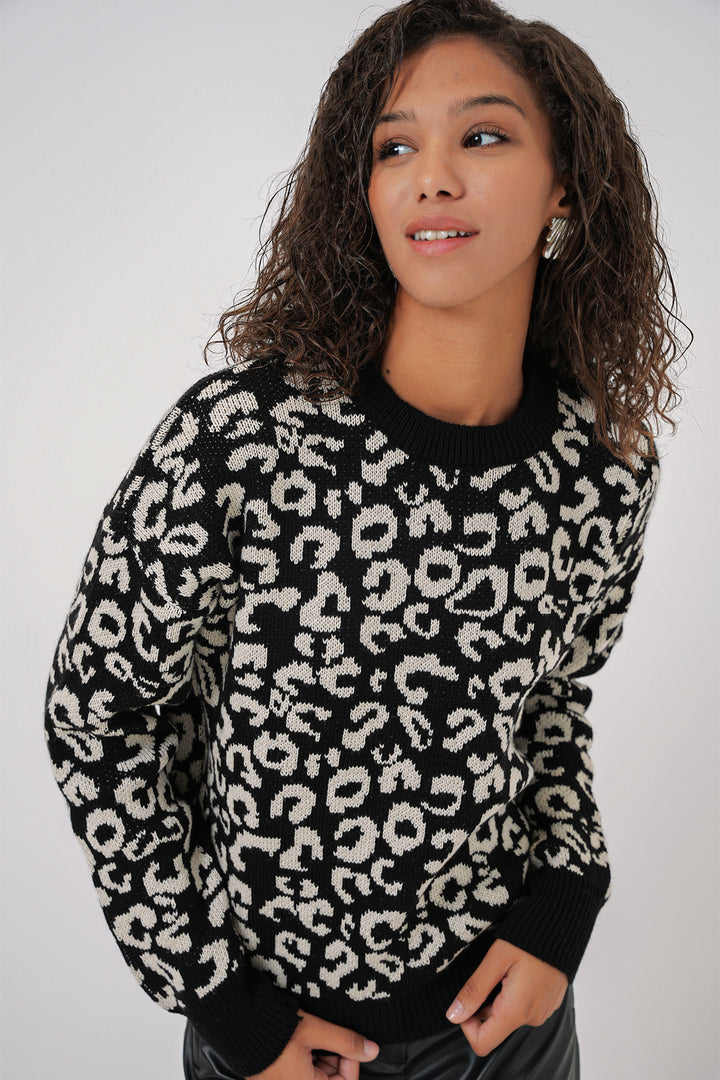 BGD Women Woman Patterned Oversized Sweater - Black - White - Placentia