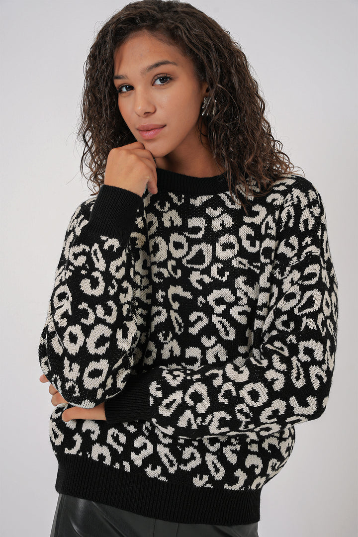 BGD Women Woman Patterned Oversized Sweater - Black - White - Placentia
