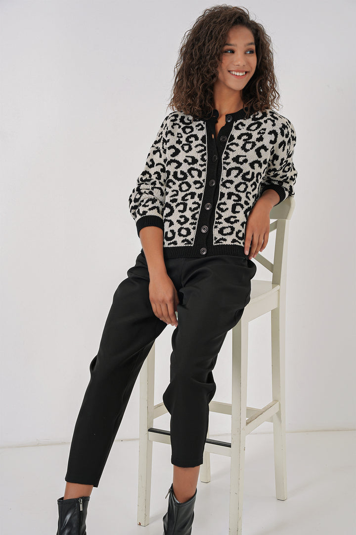 BGD Women Woman Patterned Knit Cardigan - White - Welling